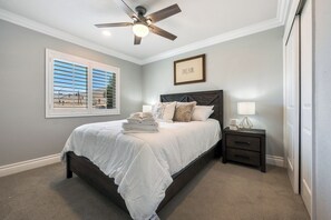 4 bedrooms, iron/ironing board, WiFi, bed sheets