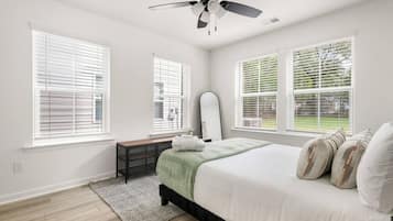 4 bedrooms, iron/ironing board, free WiFi, bed sheets