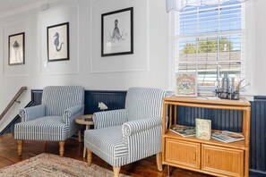 Interior - The Sweetgrass Suite - Newly Renovated - Downtown (Charleston)