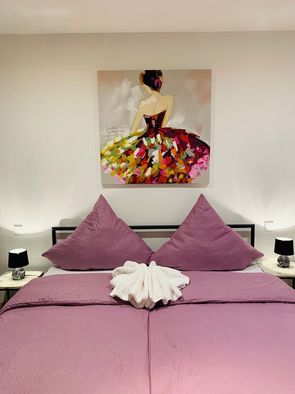 2 bedrooms, WiFi, bed sheets - SeeVital vacation apartment - 4 minutes to Lake Constance. Quiet location with terrace. (Langenargen)