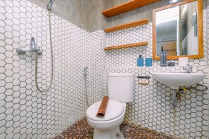 Deluxe Apartment | Bathroom