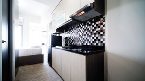 Refrigerador, placa de cocina, arrocera