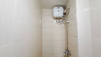 Deluxe Studio | Bathroom
