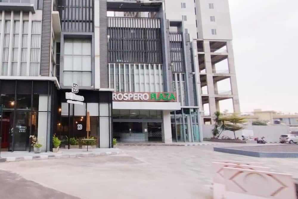Comfortable Living Studio At Tamansari Prospero Apartment - Candi