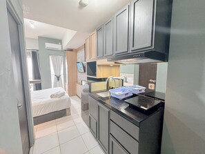 Private kitchen - Comfortable Living Studio At Tamansari Prospero Apartment (Sidoarjo)