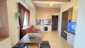 Deluxe Apartment | Dining room