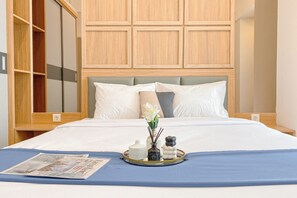 1 bedroom, desk - Comfy And Modern 1Br At Vasanta Innopark Apartment (Cikarang)