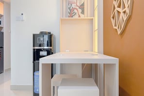 Deluxe Apartment | Dining room
