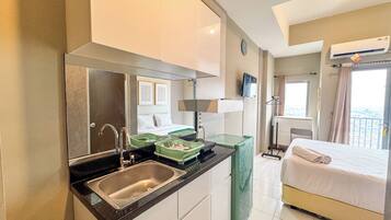Deluxe Studio | Private kitchen | Fridge, stovetop, rice cooker