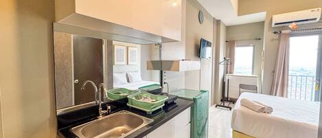 Refrigerador, placa de cocina, arrocera