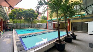 Outdoor pool - Good And Homey 1Br Apartment Mt Haryono Residence (Jakarta)