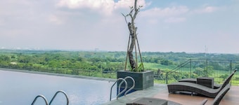 Warm And Simply Studio At Royal Sentul Park Apartment