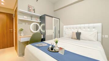 Deluxe-Studio | Schreibtisch