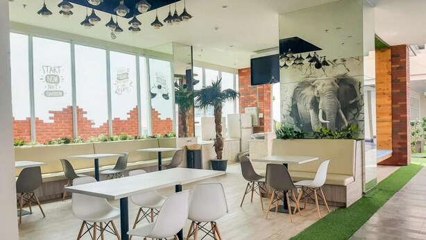 Lobby-lounge