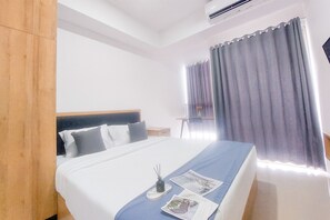 Deluxe Studio | Desk - Comfortable And Elegant Studio At Pacific Garden Apartment (Tangerang)