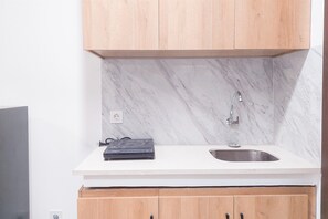 Studio Deluxe | Eget kök | Kylskåp, spishäll och riskokare