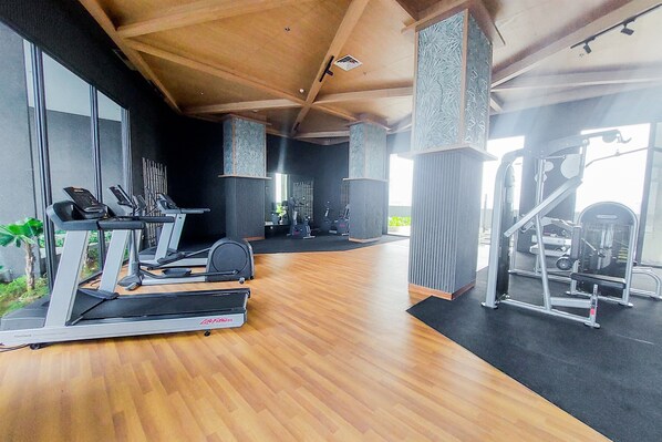 Gym - Comfort And Cozy Stay Studio Collins Boulevard Apartment (Tangerang)