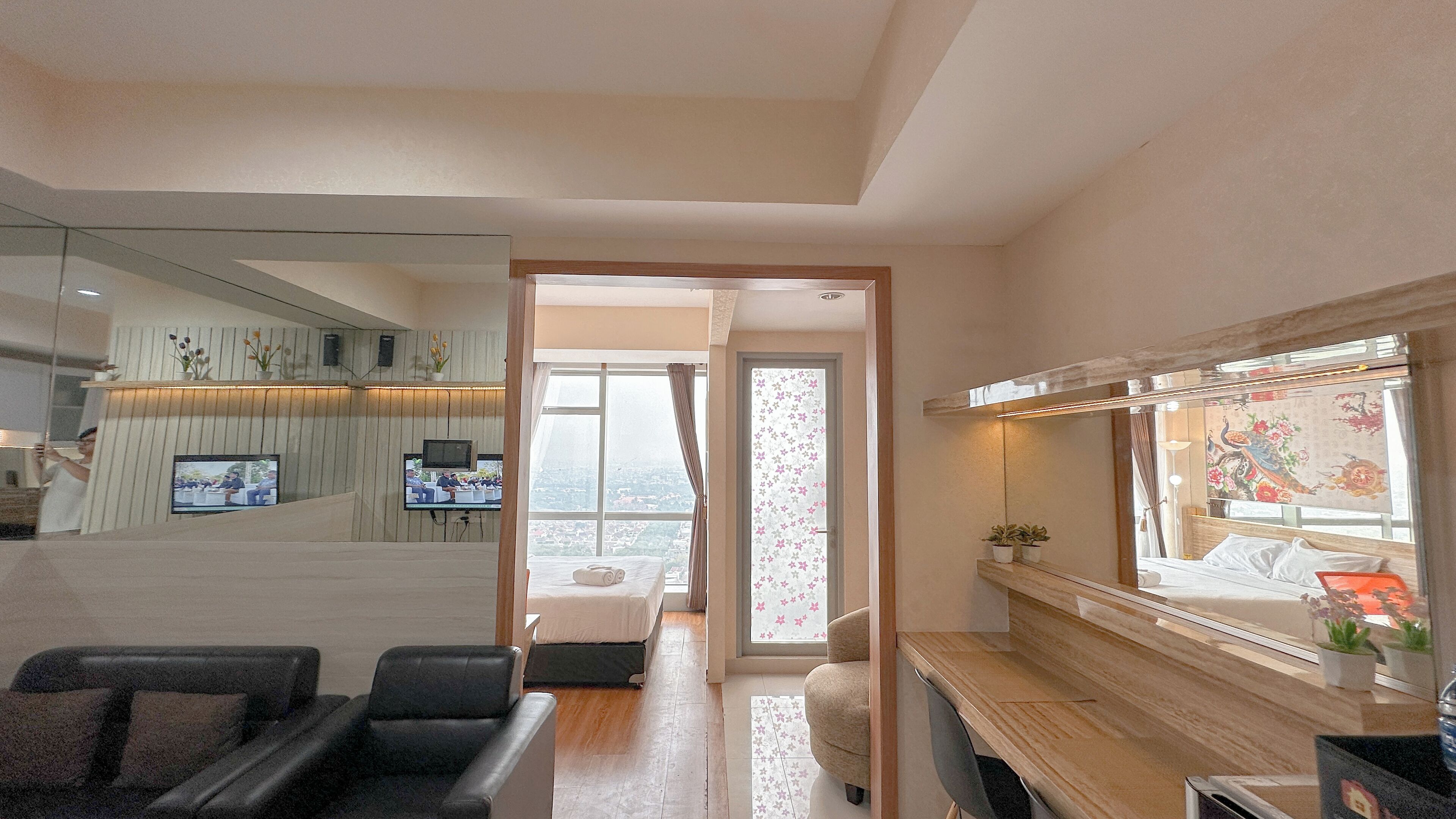 Deluxe Studio | Living area