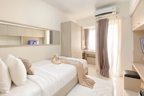 Deluxe-Studio | Schreibtisch