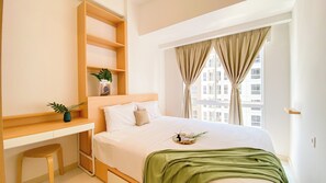 2 bedrooms, desk