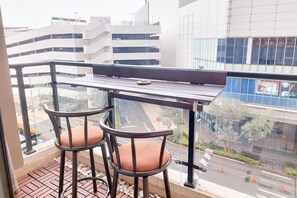 Deluxe Apartment | Balcony