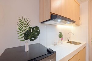 Deluxe-studiolejlighed | Privat køkken | Køleskab, kogeplade, riskoger