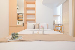 Deluxe Studio - Modern And Compact Studio At Tokyo Riverside Pik 2 Apartement (Teluknaga)