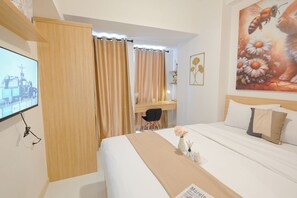 Deluxe Studio | 1 bedroom, desk