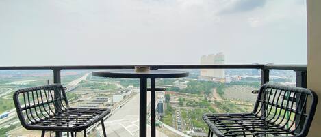 Deluxe Apartment | Balcony