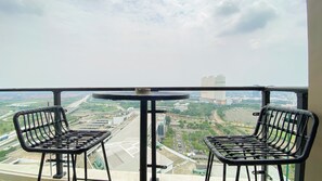 Balcony - Luxury 2Br With Working Room At Sky House Bsd Apartment (Pagedangan)