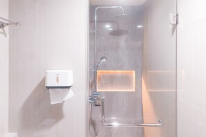 Enjoy a refreshing shower experience with a handheld showerhead and seat.