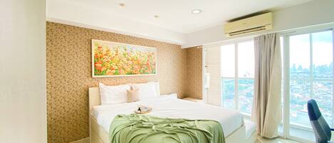 ดีลักซ์สตูดิโอ | โต๊ะทำงาน