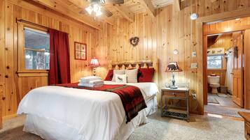 4 slaapkamers, een bureau, een strijkplank/strijkijzer, reisbedje