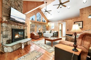 Smart-TV, bordtennis og bøker