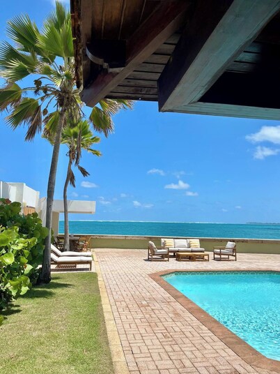 Casita Playa - Oceanfront Luxury Villa in San Juan
