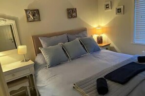 2 bedrooms, iron/ironing board, WiFi, bed sheets - Superior Stays at Sunset Lodge (Ilfracombe)
