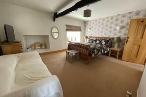 3 chambres, fer et planche à repasser, Wi-Fi, draps fournis