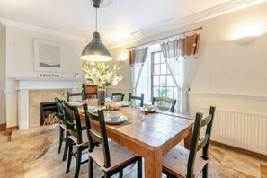 Dining - Charming & Cosy: Town Farmhouse (Braunton)