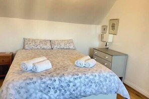 2 chambres, fer et planche à repasser, lit parapluie, accès Internet