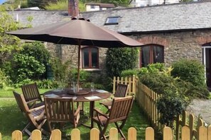 Outdoor dining - Braunton Breaks - 'The Cwtch' (Braunton)