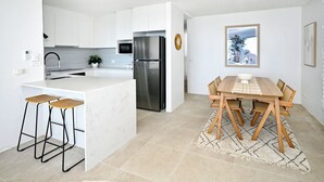 Dining - Alex Heads, Prime Location, Stunning Views (Sunshine Coast)