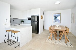 Dining - Alex Heads, Prime Location, Stunning Views (Sunshine Coast)