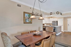 Condo, nhiều giường (Palm Beach C21) | Khu ăn uống