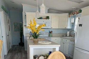 冰箱、微波炉、烤箱、炉灶