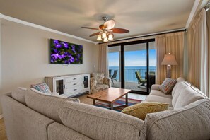 コンドミニアム ベッド (複数台) (Pelican Pointe 1406) | リビング エリア | DVD プレーヤー