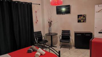 1 chambre, fer et planche à repasser, Wi-Fi gratuit, draps fournis