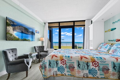 Stunning First Floor Direct Ocean Front Upgraded Studio POOL OPEN