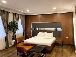 3 bedrooms, desk, laptop workspace, soundproofing - WHTYESCAPE SERVICED APARTMENTS (Abuja)