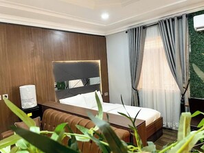 3 bedrooms, desk, laptop workspace, soundproofing