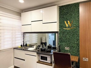Apartamento família, sacada, vista para a cidade | 3 quartos, escrivaninha, espaço de trabalho para notebook